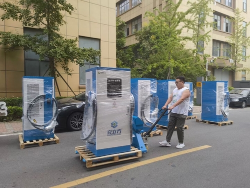 청하이 고속철도역으로 충전