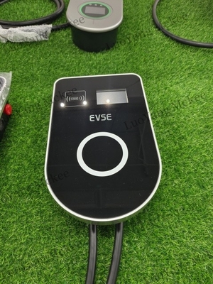 OCPP 14KW 64A 이중 총 벽에 장착된 AC DC 충전 스파일 설치가 쉬워 CCS 인터페이스 표준 IP65 IP55 새
